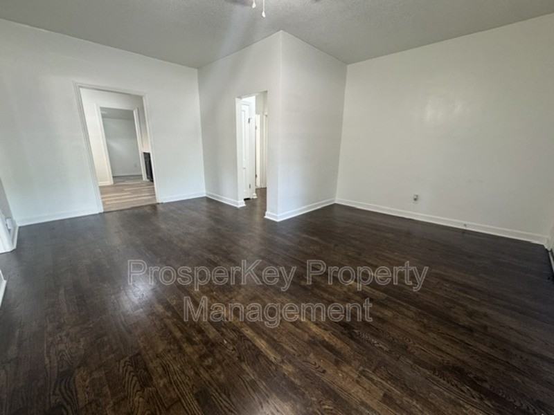 3915 Woodruff Rd - Photo 4 of 14