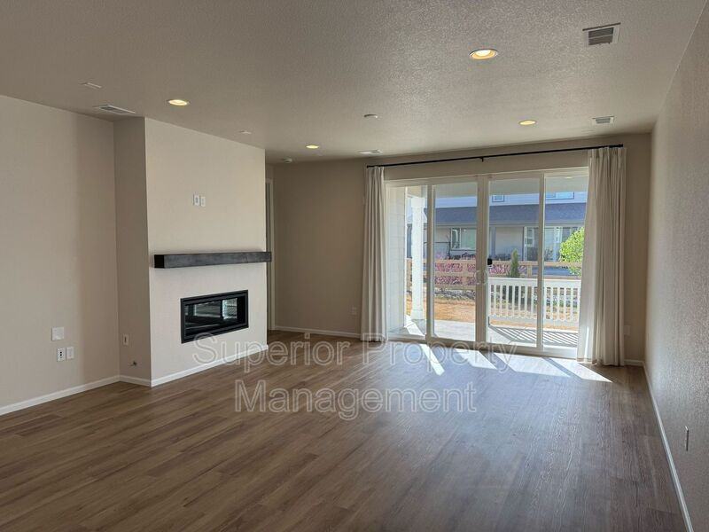 981 Sandhill St - Photo 6 of 17