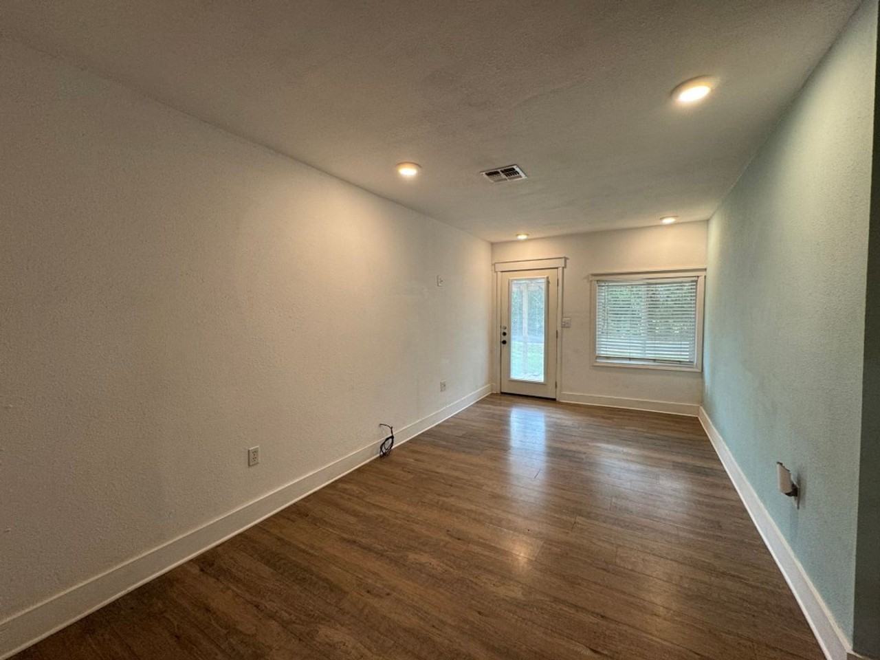 1006 W North St - Photo 2 of 10