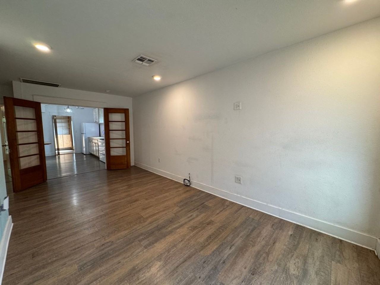 1006 W North St - Photo 3 of 10