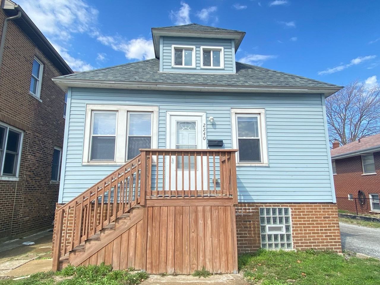 2240 White Oak Ave Frnt - Photo 2 of 13