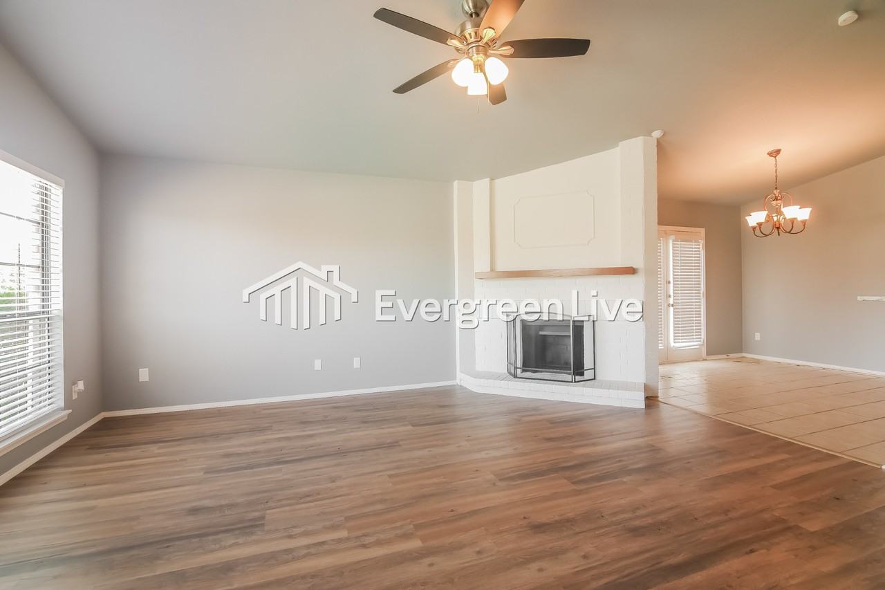 1517 Windsor Dr - Photo 2 of 17