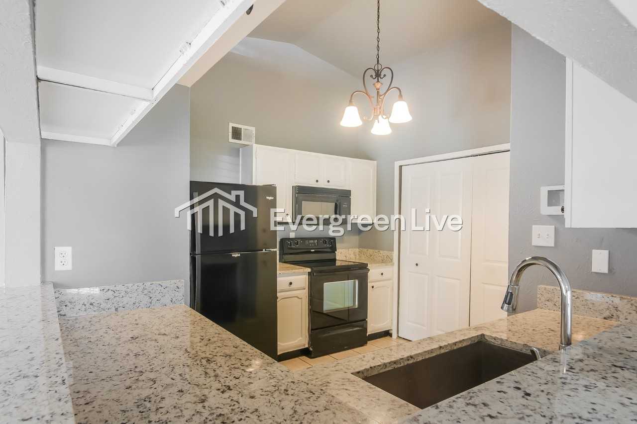 1517 Windsor Dr - Photo 5 of 17