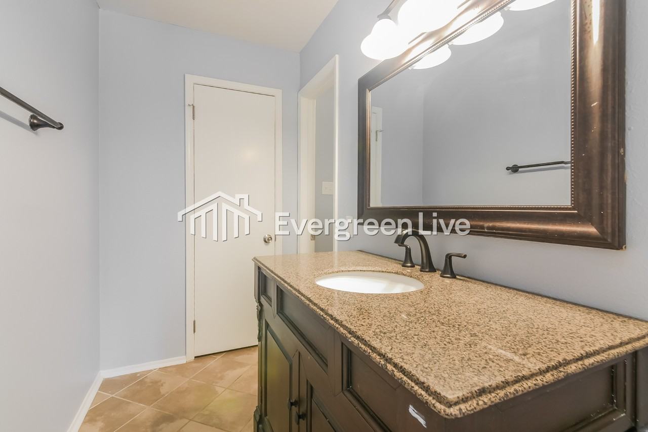 1517 Windsor Dr - Photo 7 of 17