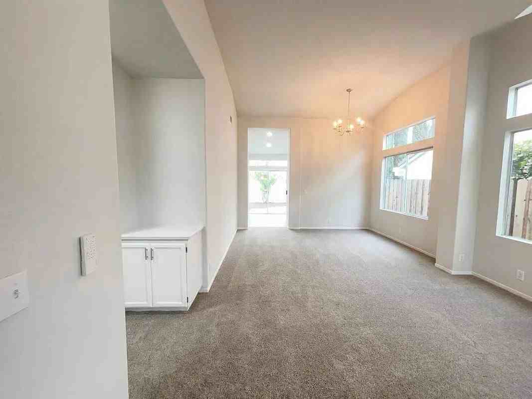 108 Austin Dr - Photo 3 of 13
