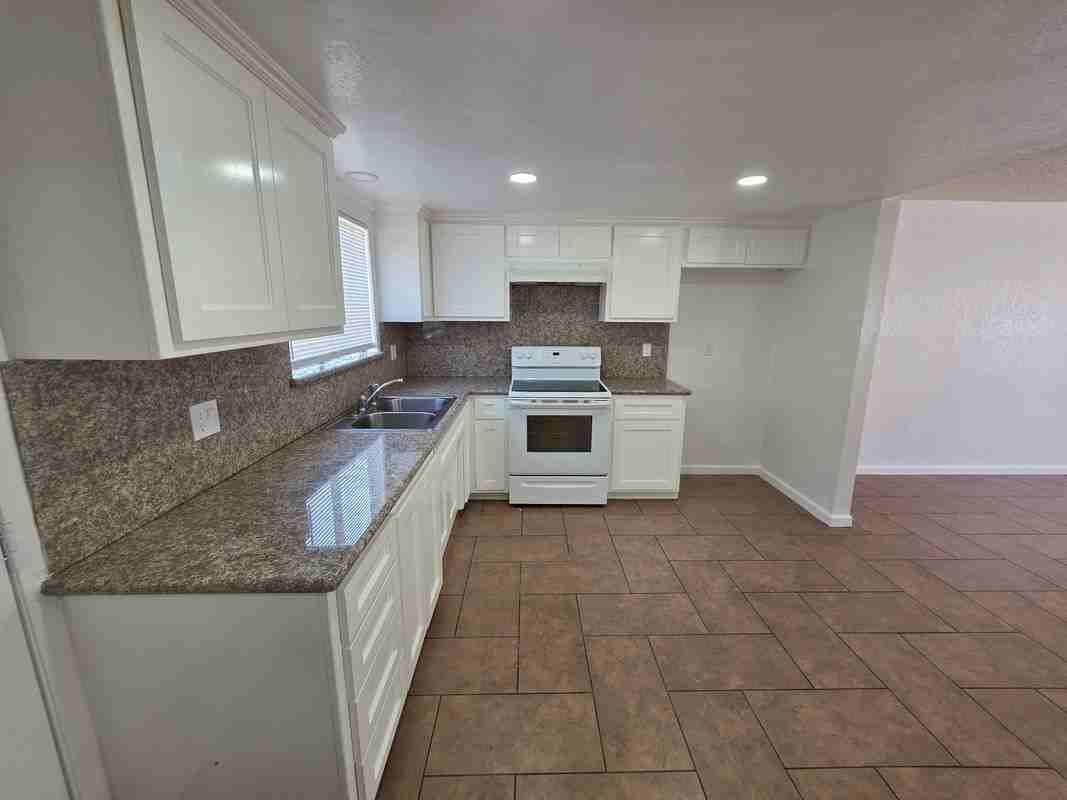 809 K St - Photo 5 of 19