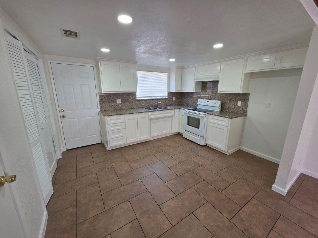 809 K St - Photo 6 of 19