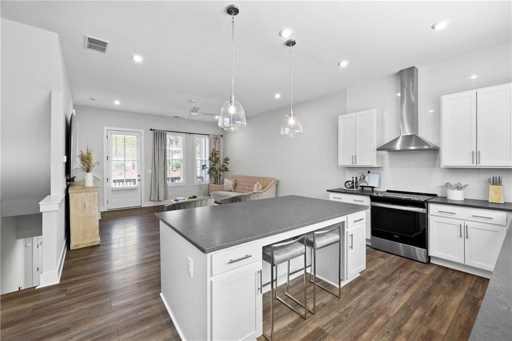 1336 Breezy St Se - Photo 2 of 19