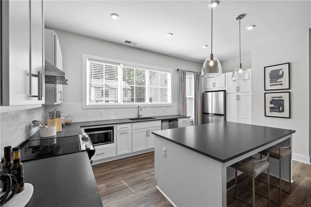 1336 Breezy St Se - Photo 3 of 19