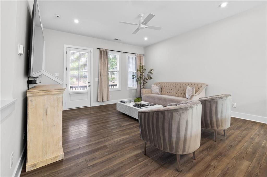 1336 Breezy St Se - Photo 5 of 19