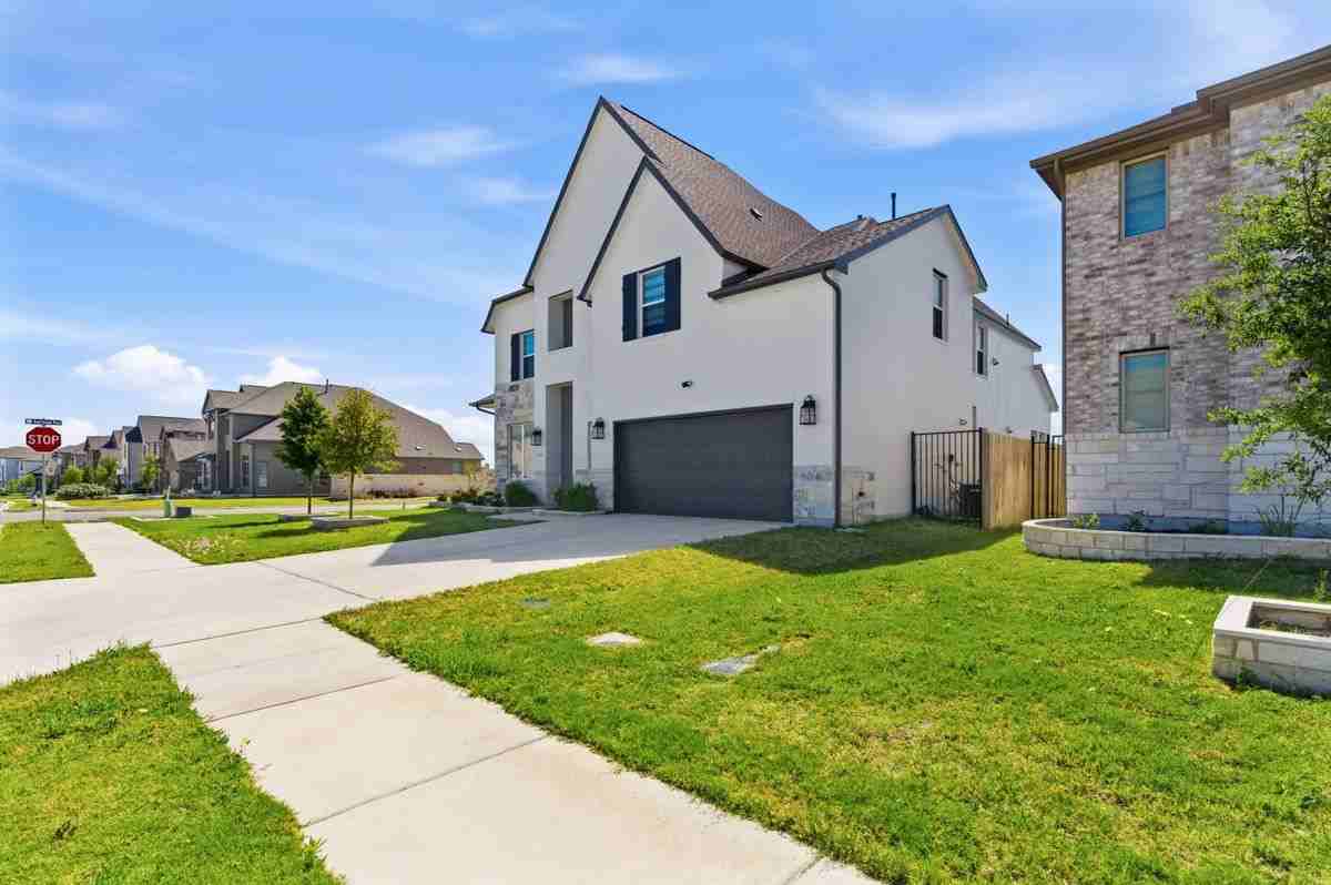 396 Hollister Dr - Photo 2 of 35