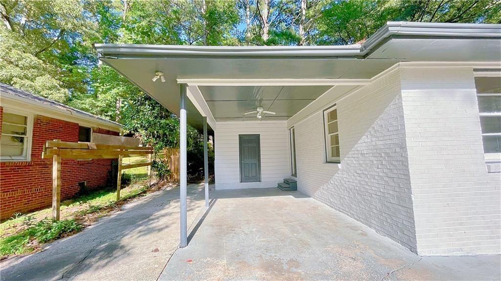 2744 Fairlane Dr - Photo 3 of 19