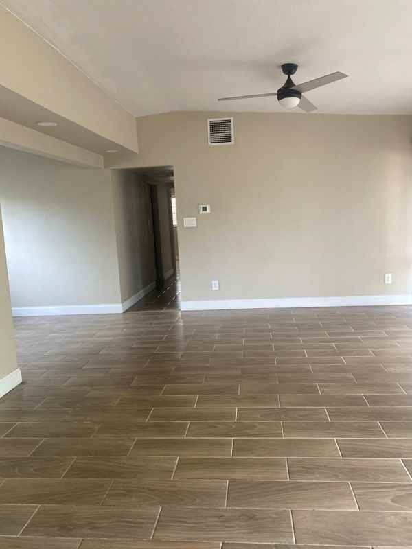 2827 Riddle Dr - Photo 2 of 3