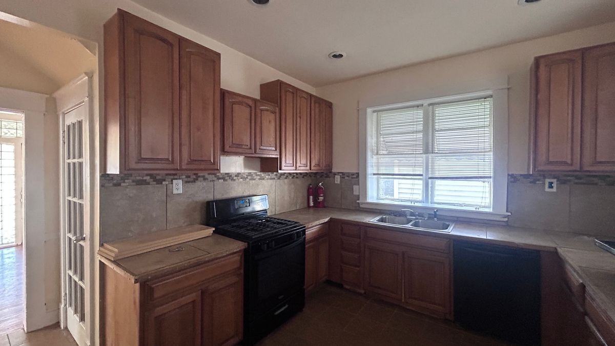 1216 Williamsburg Rd - Photo 3 of 4