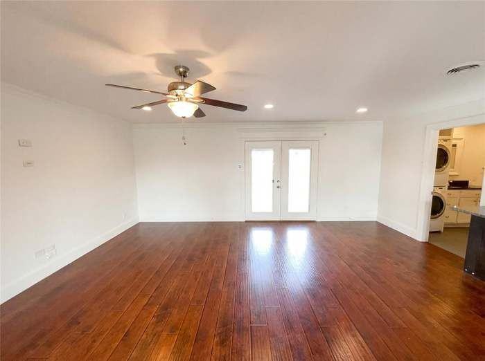8541 Strathmore Dr - Photo 3 of 15