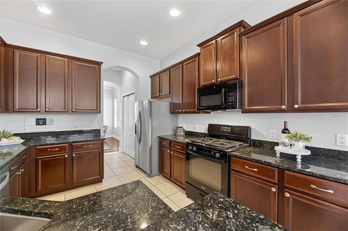 410 Manns Harbor Dr - Photo 2 of 7