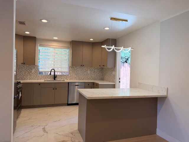 14843 Morrison St - Photo 3 of 7