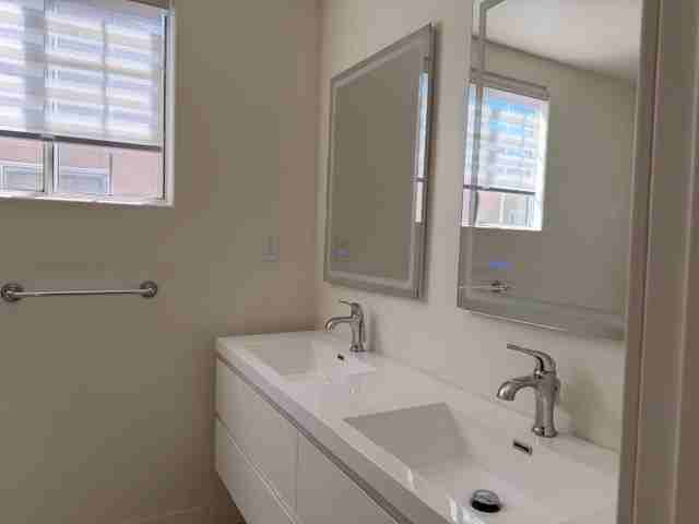 14843 Morrison St - Photo 5 of 7