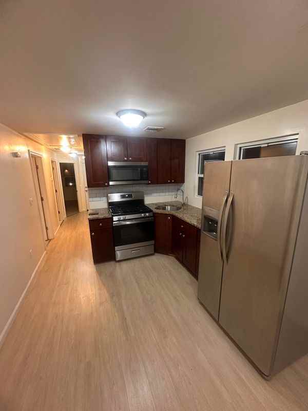 60 S 12th St ##3 - Photo 3 of 19