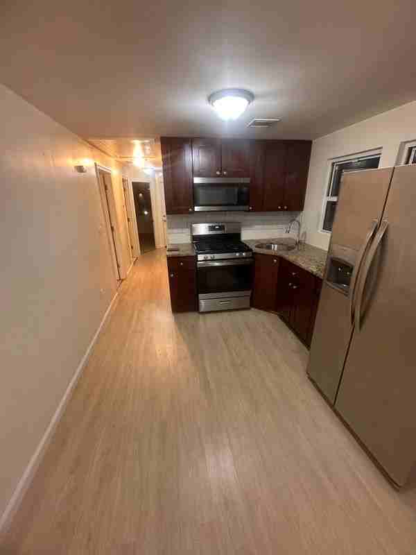 60 S 12th St ##3 - Photo 4 of 19