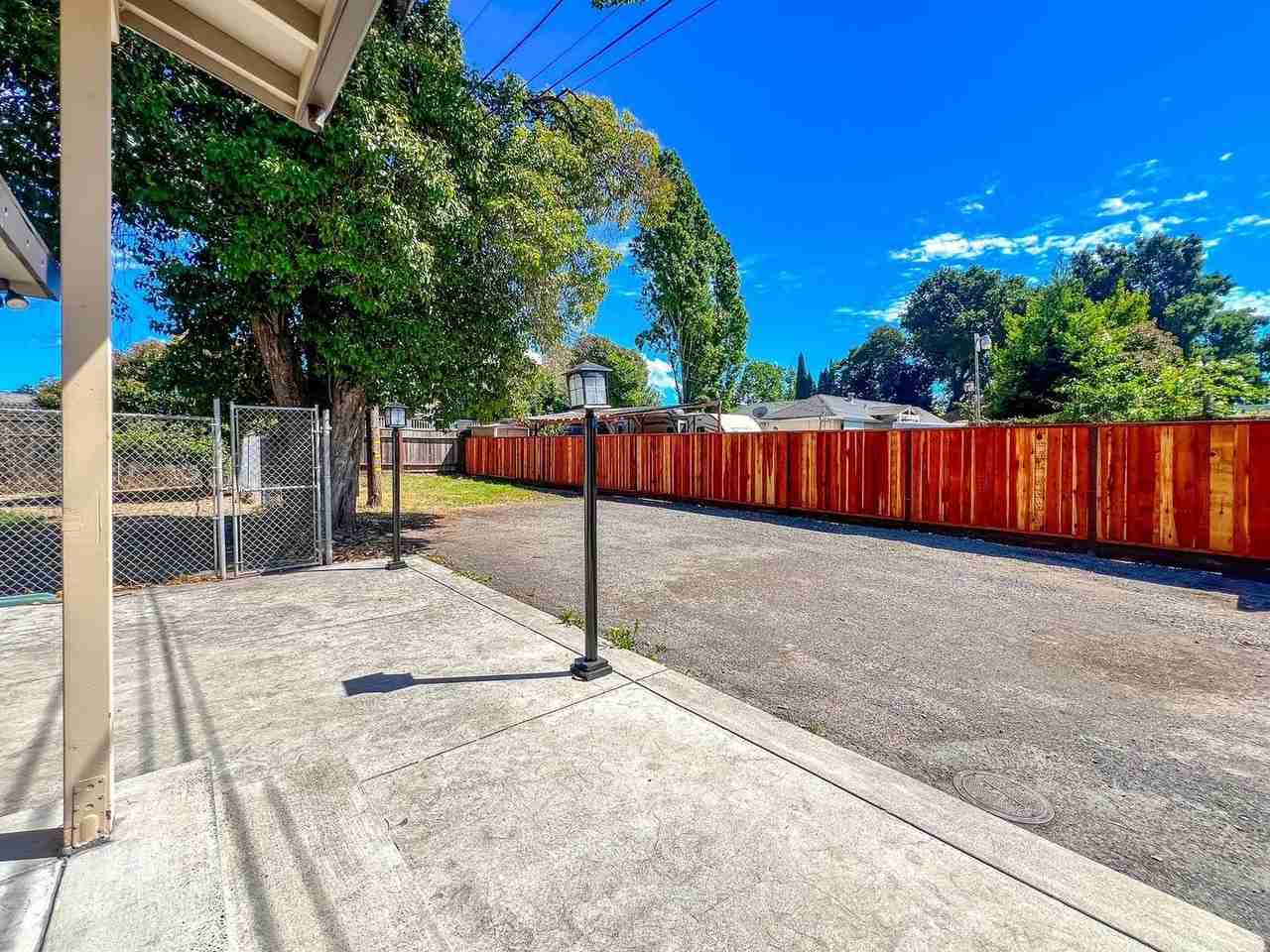 2154 Coronado Ave - Photo 2 of 24