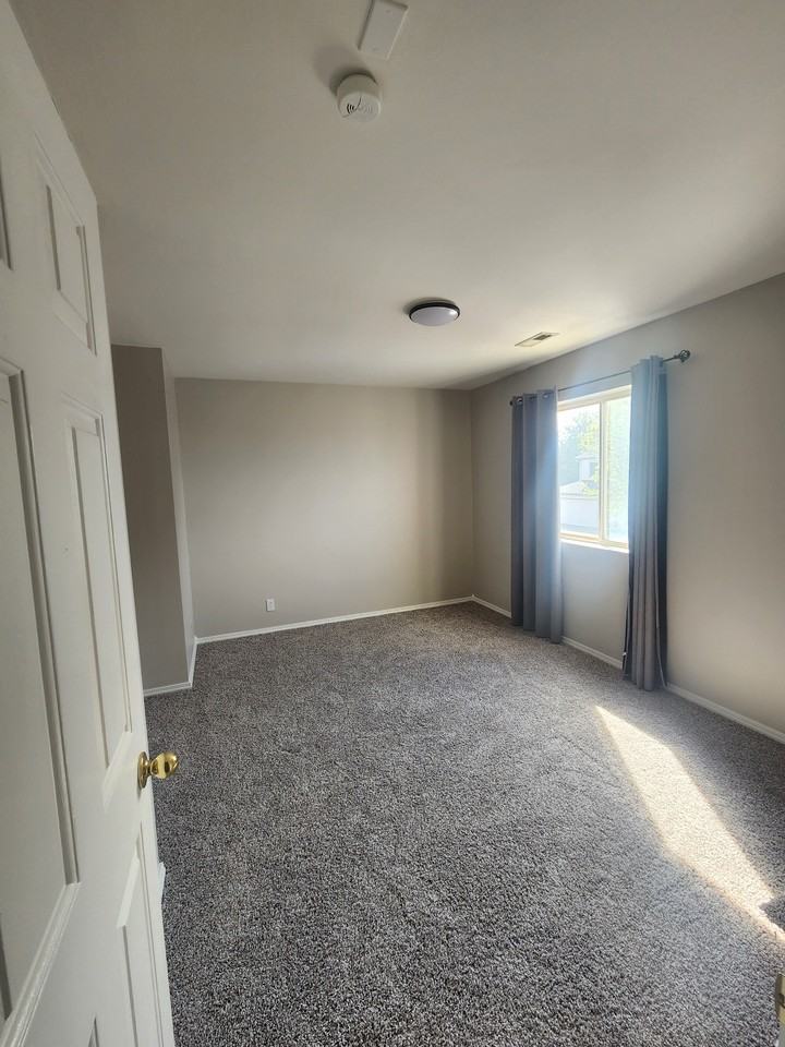 142 Sagebrush Ave #C - Photo 3 of 6