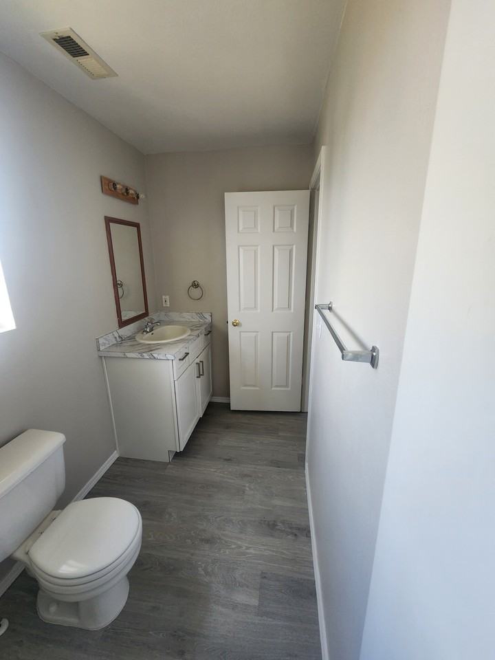 142 Sagebrush Ave #C - Photo 5 of 6