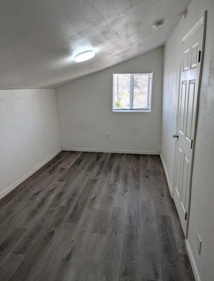 1139 Franklin St #3 - Photo 3 of 13