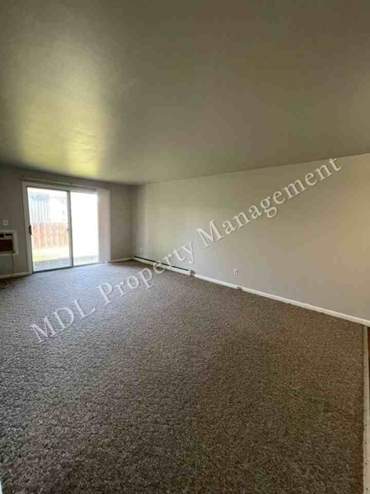 121 N Woodbridge - Photo 3 of 16