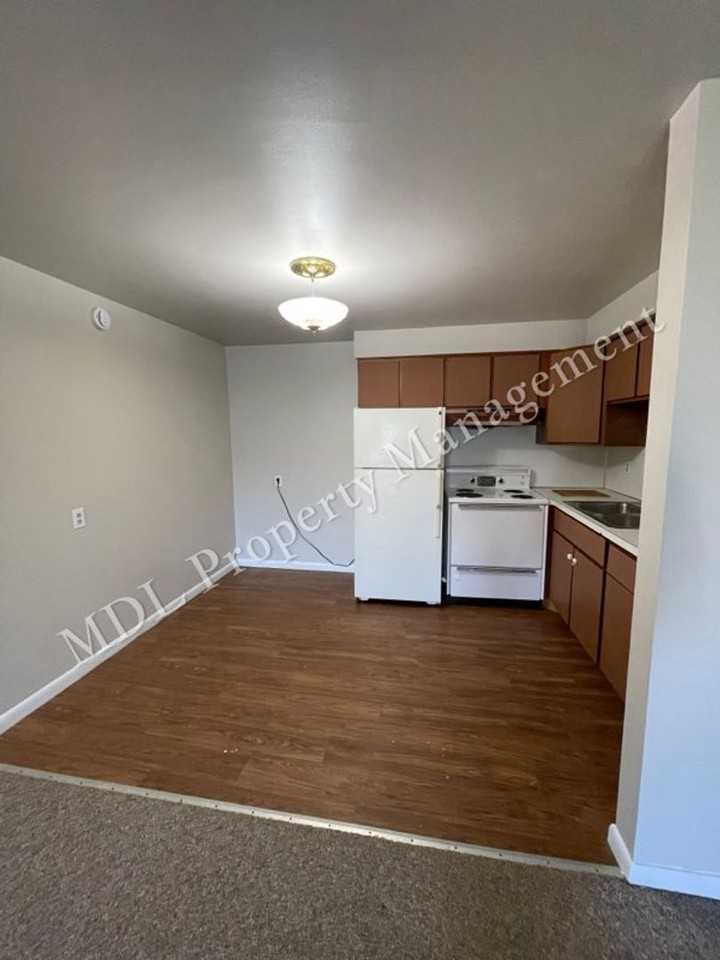 121 N Woodbridge - Photo 4 of 16