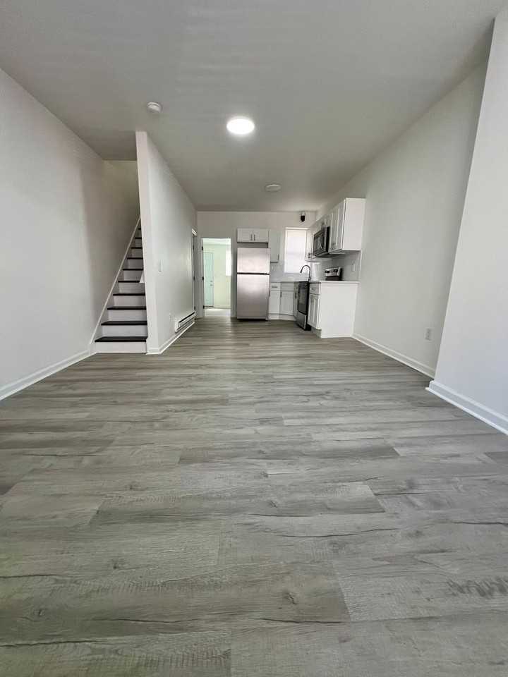 2312 Greenwich St - Photo 2 of 18