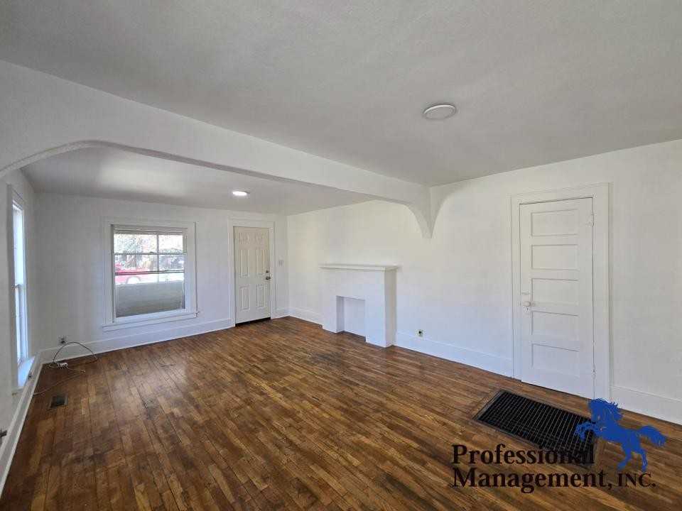 130 Custer Ave #1 - Photo 3 of 9