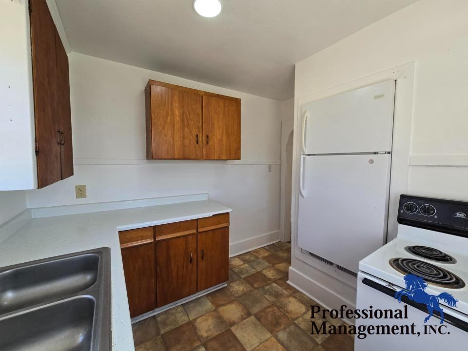 130 Custer Ave #1 - Photo 4 of 9