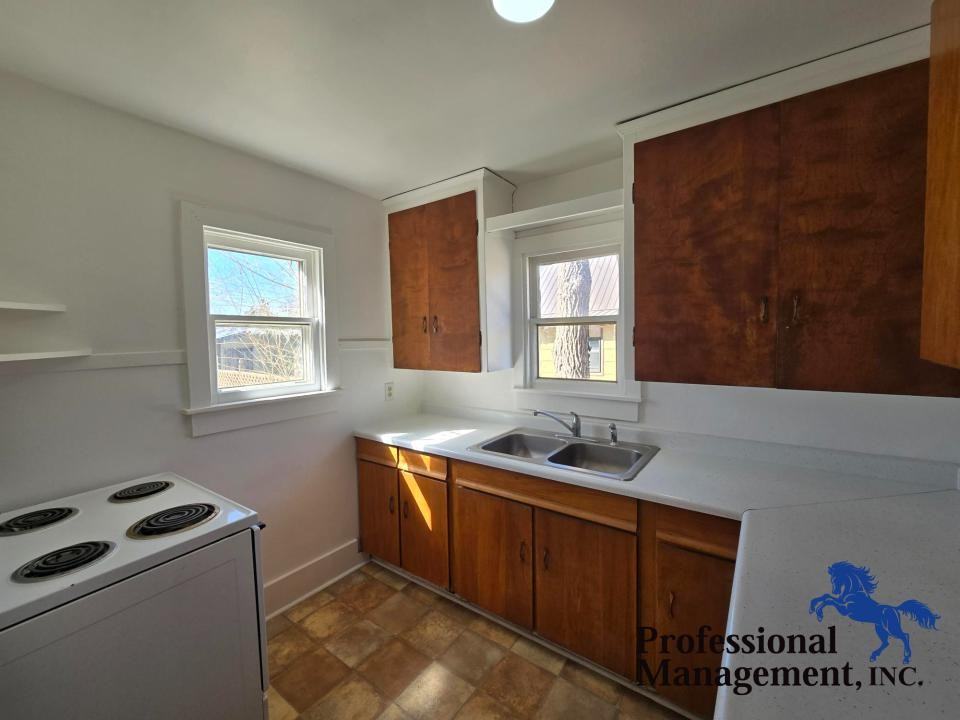 130 Custer Ave #1 - Photo 5 of 9