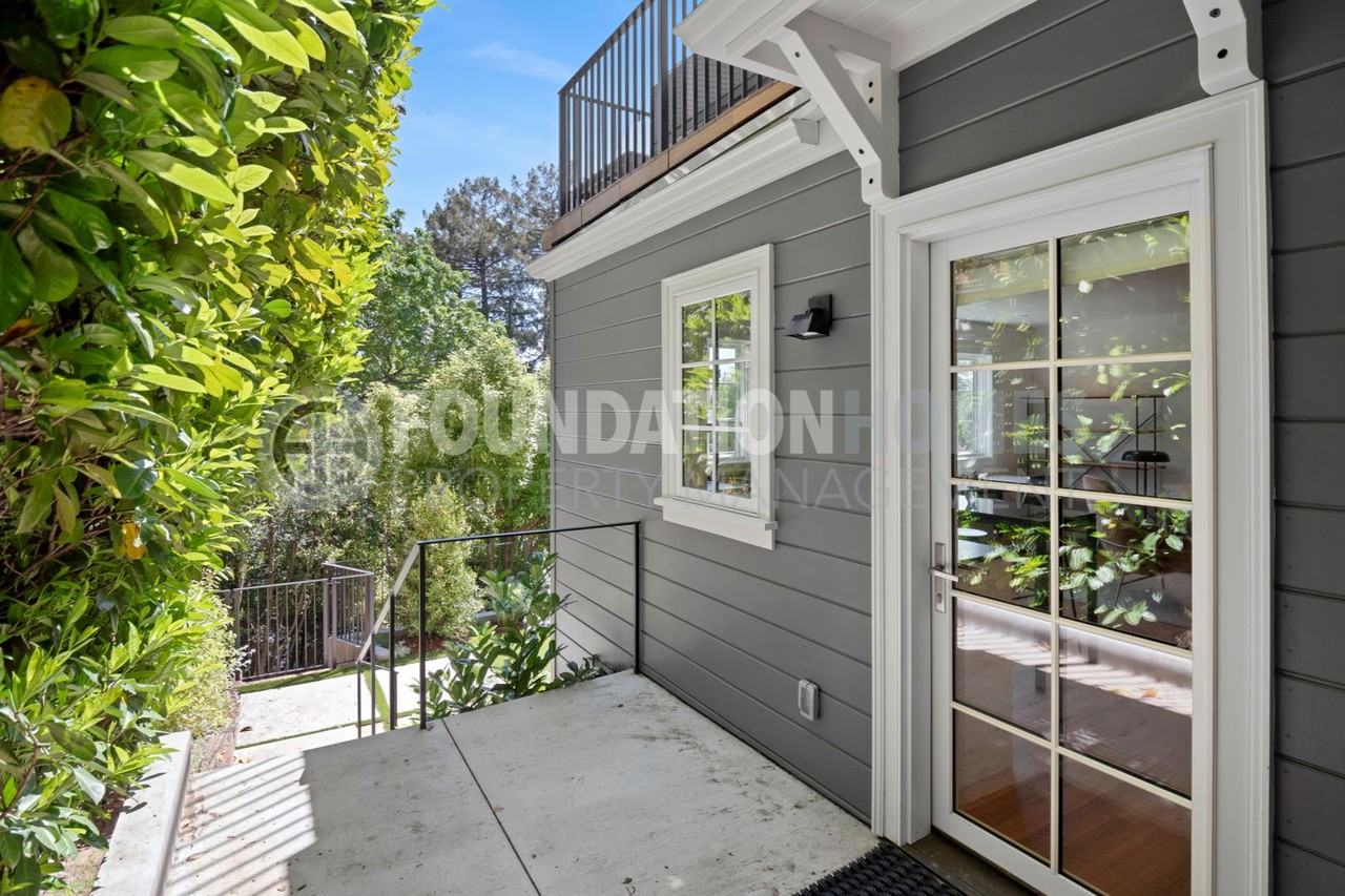 215A Molino Ave - Photo 3 of 16