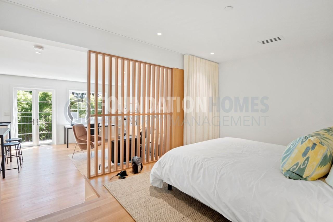 215A Molino Ave - Photo 6 of 16