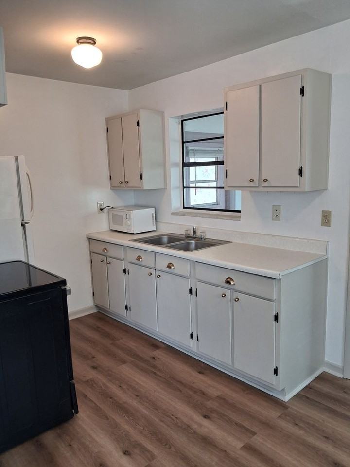6433 Holiday Dr - Photo 2 of 11
