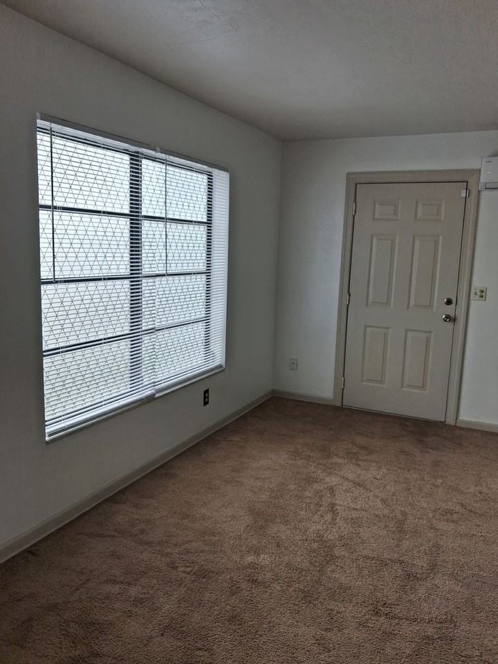 6433 Holiday Dr - Photo 3 of 11