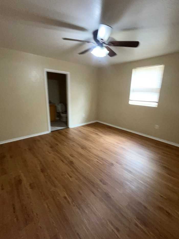 214 Bobbie Ann Ct - Photo 2 of 8