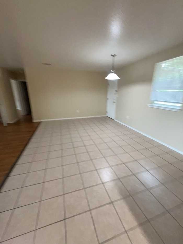 214 Bobbie Ann Ct - Photo 3 of 8