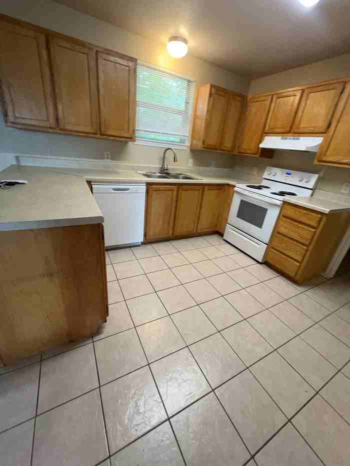 214 Bobbie Ann Ct - Photo 4 of 8