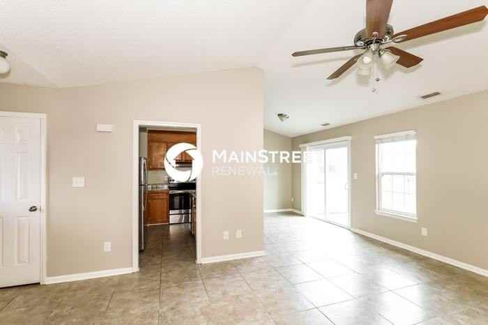 1807 Travis Ct - Photo 4 of 16