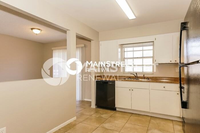 890 Cynthia Dr - Photo 6 of 16