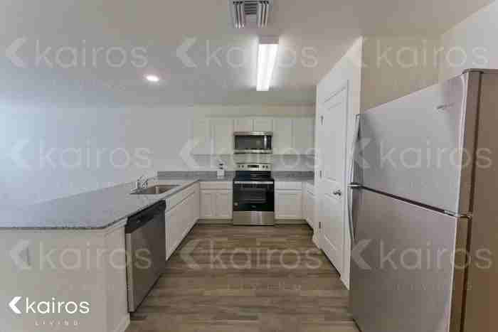 3024 Ne 1st Ave - Photo 5 of 21