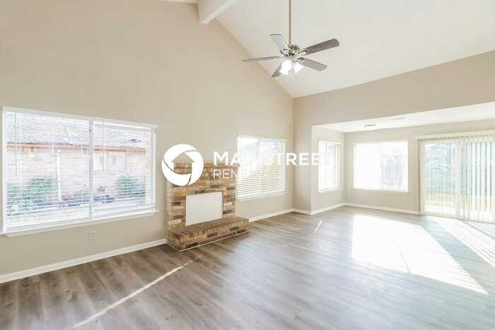 15830 Gatebriar Dr - Photo 4 of 15