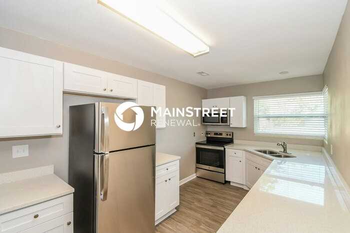 6260 Merrill Rd - Photo 5 of 16