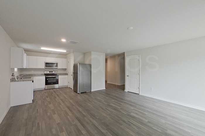 4669 Finland Ave - Photo 4 of 17