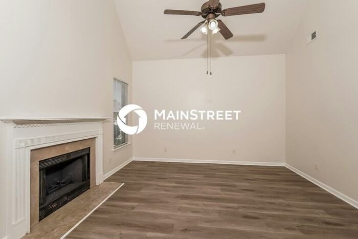 1076 Washington Dr - Photo 4 of 15