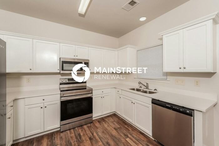 1076 Washington Dr - Photo 6 of 15