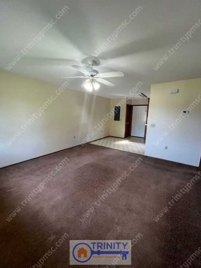 629 Jasmin Dr - Photo 3 of 7